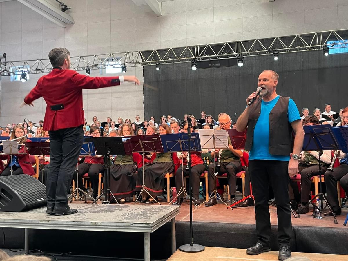 © Dominic Litzka - Dirigent Martin Kammerzelt und Solist Franz Ebner